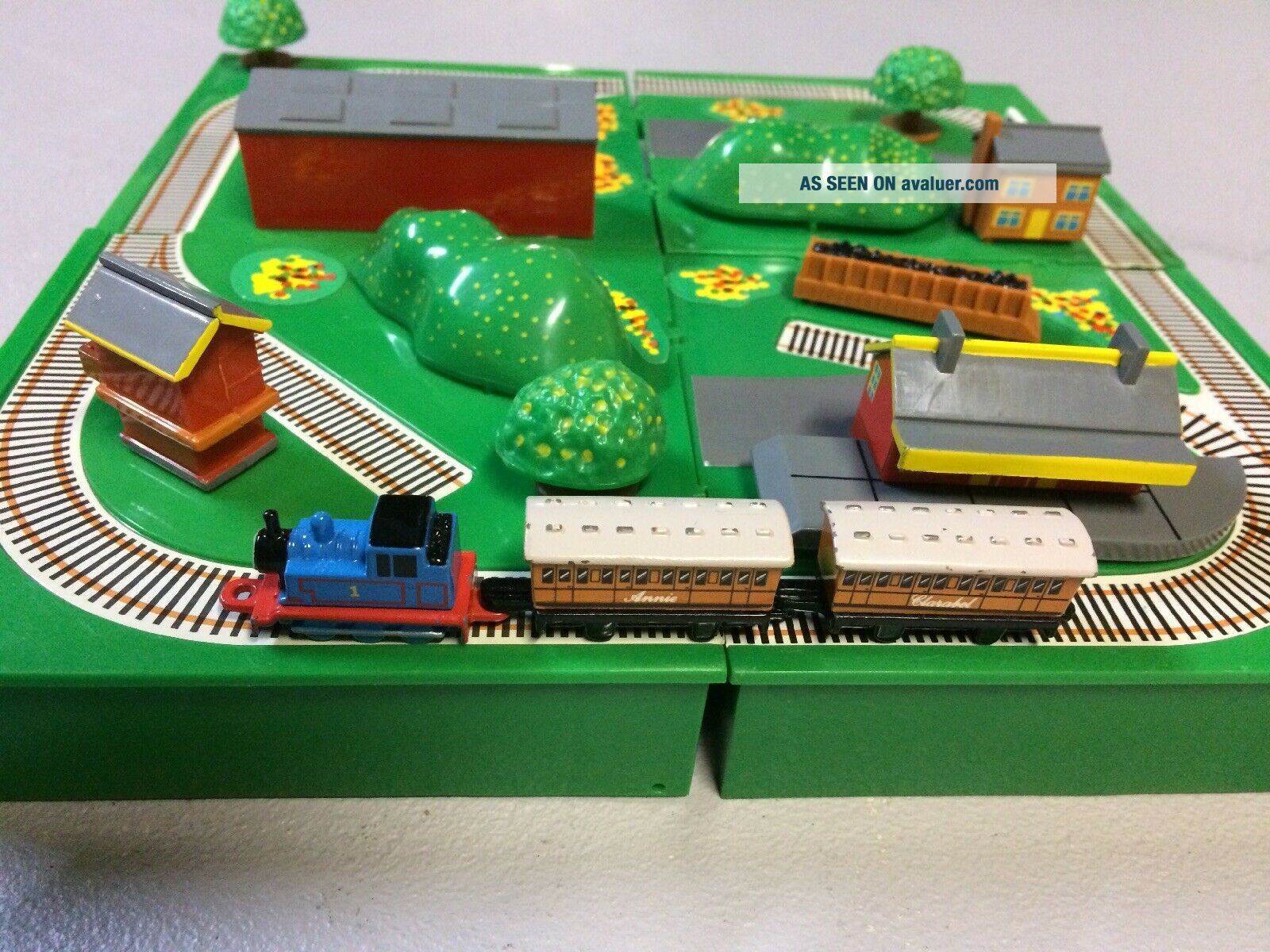 ERTL Rare Thomas The Tank Engine Friends Miniature Train Set 8239546 ERTL Rare Thomas The Tank Engine Friends Miniature Train Set 8239546