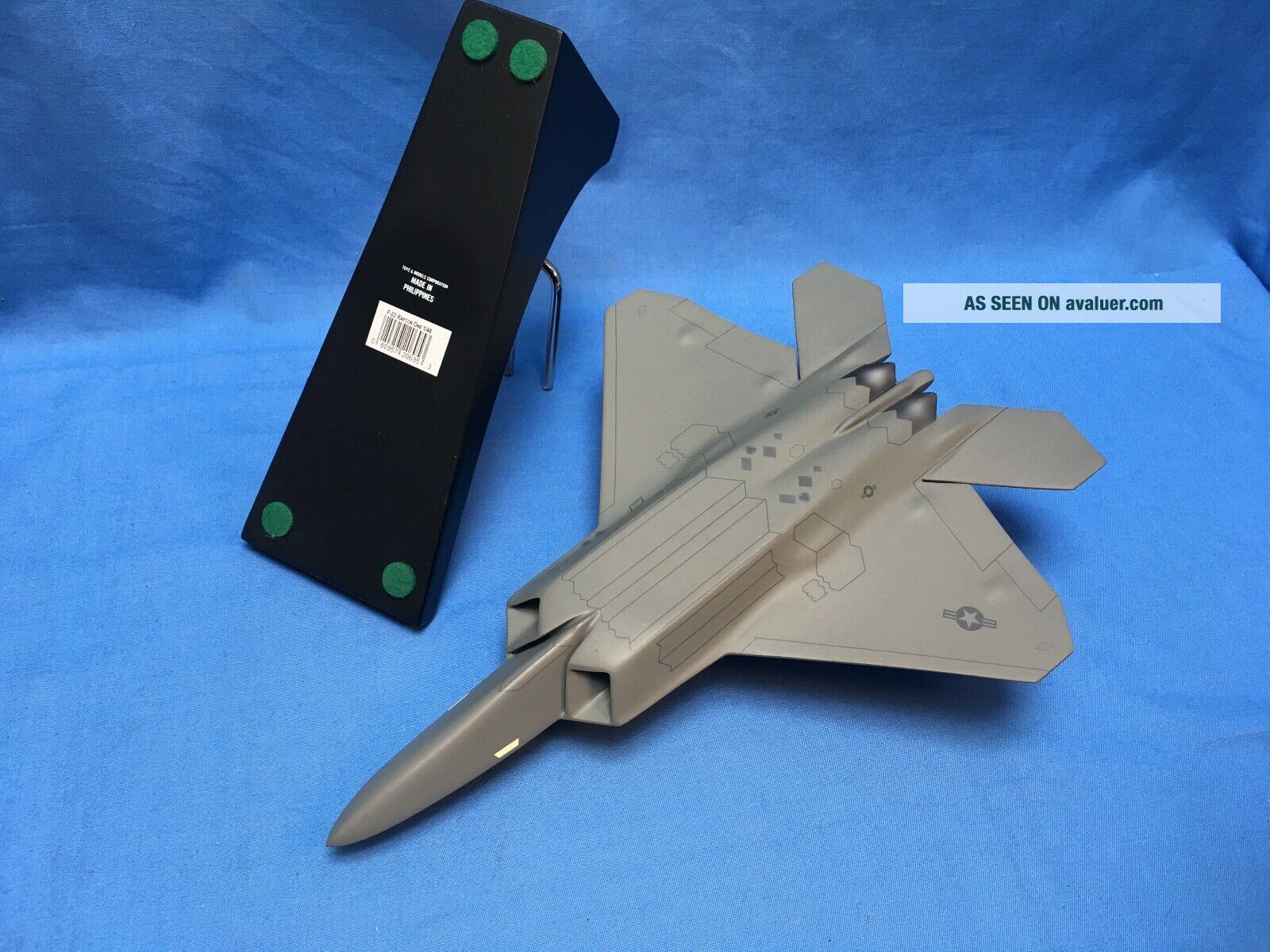 F - 22 RAPTOR Desktop Model Airplane 1/48 Scale | #8658215