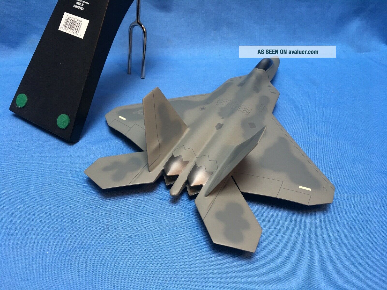 F - 22 RAPTOR Desktop Model Airplane 1/48 Scale | #8658215