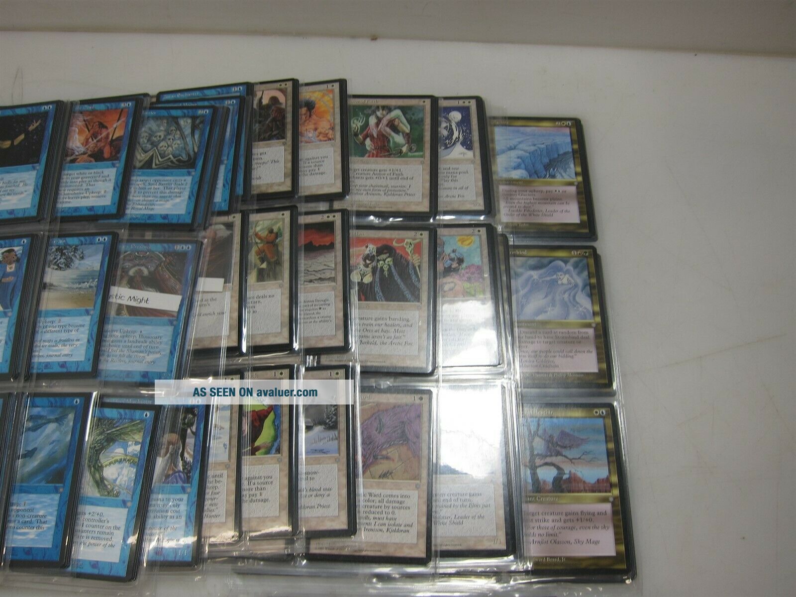 MAGIC MIXIES S3 Magical Gem Cauldron Calderone a Sorpresa con Gemma