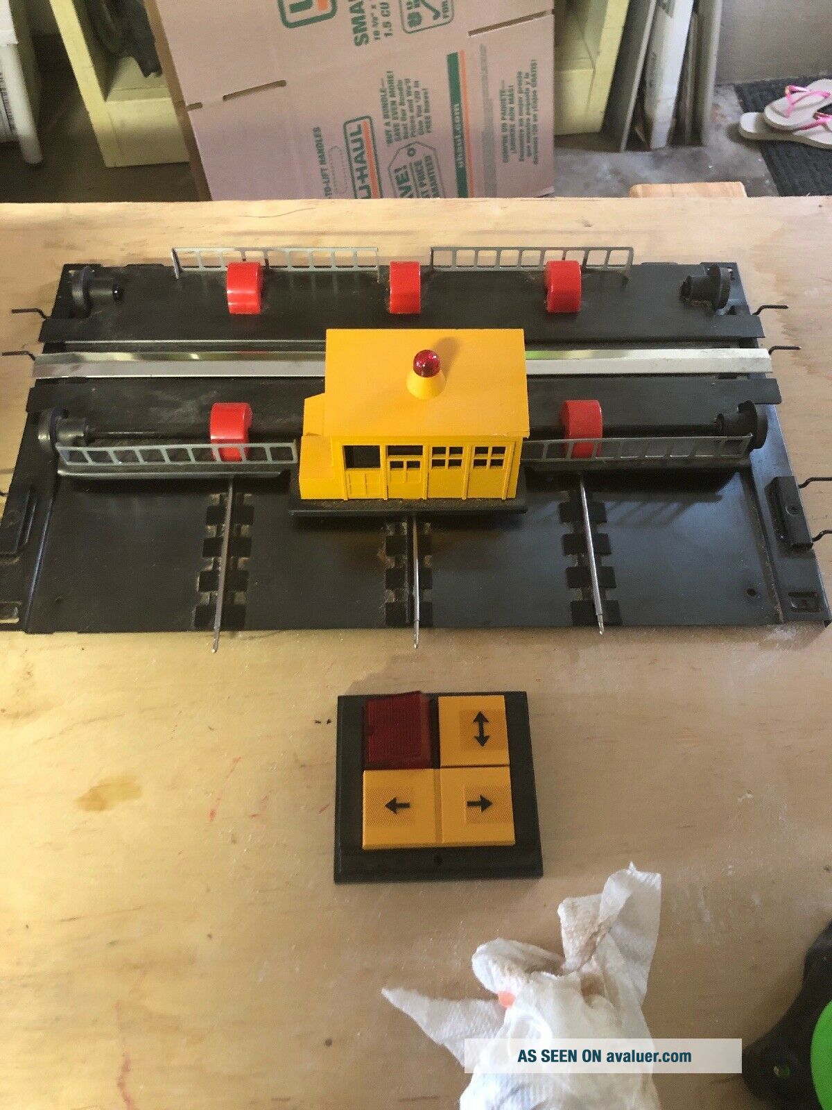 LIONEL 350 POSTWAR OPERATING ENGINE TRANSFER TABLE - IN ORIG. BOX ...